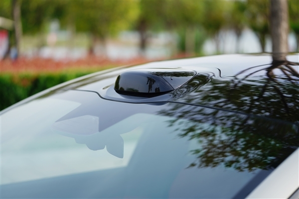 这颜值一眼种草!小米SU7雅灰图赏