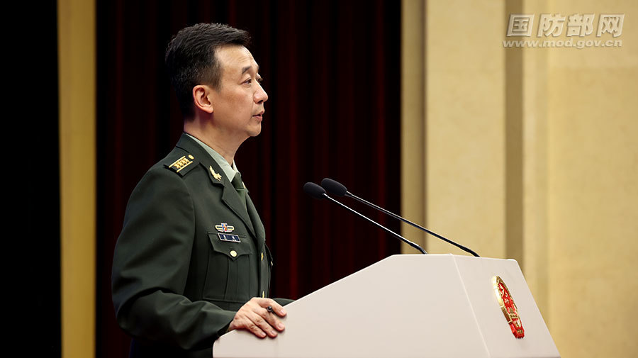 11月28日下午,国防部举行例行记者会,国防部新闻局局长、国防部新闻发言人吴谦大校答记者问。张智程 摄