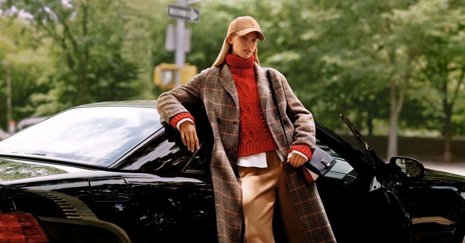 PATRICK SCHWARZENEGGER ABBY CHAMPION TOMMY HILFIGER 2024 patrick-schwarzenegger-abby-champion-tommy-hilfiger-2024