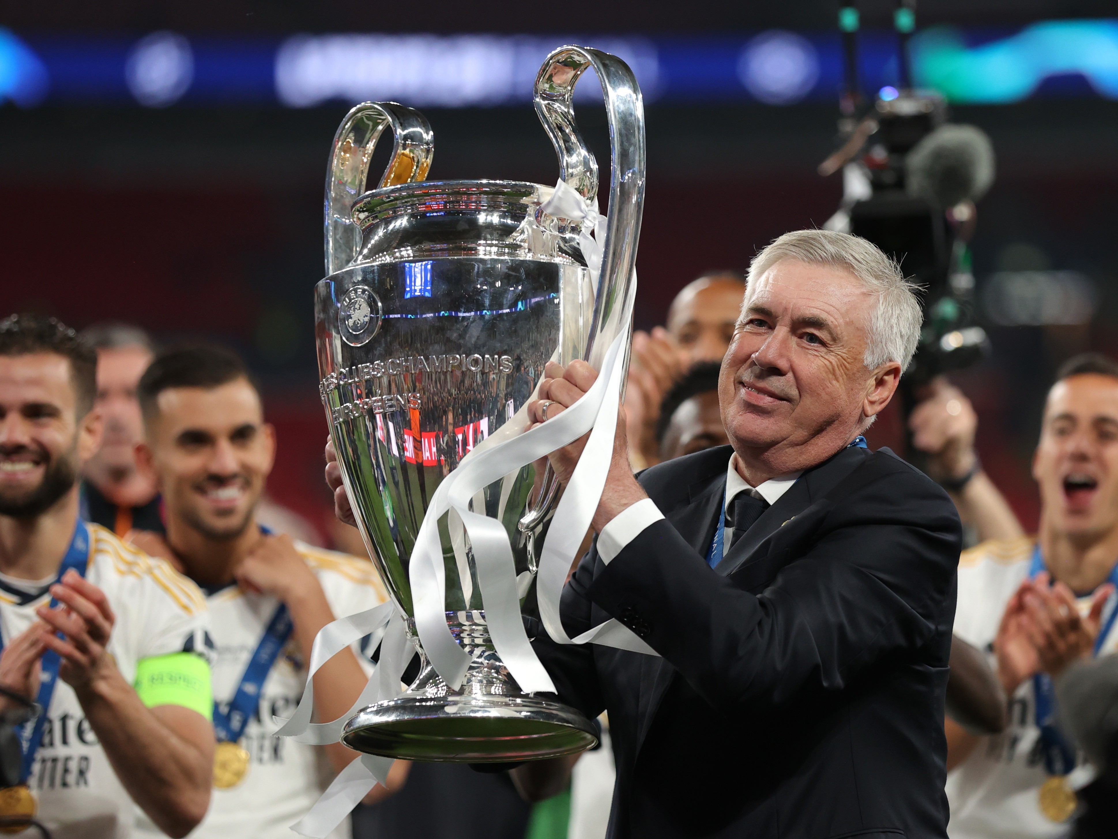 萨基：没有比安切洛蒂更成功的教练了，皇马夺冠绝对实至名归_凤凰网