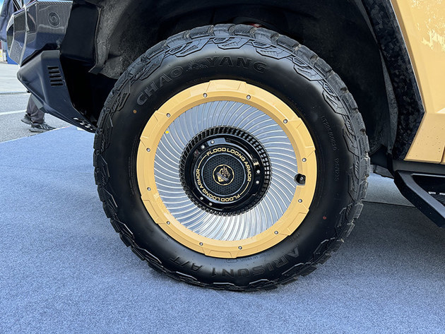 东风猛士917蛟龙战甲上市 售价XX.XX-XX.XX万元