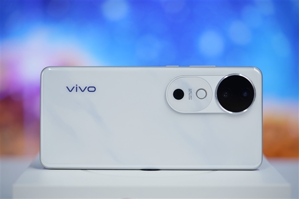 充电一次玩游戏14小时！vivo S19图赏