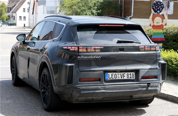 撞脸问界M9!保时捷卡宴纯电版谍照公布:2026年有望上市