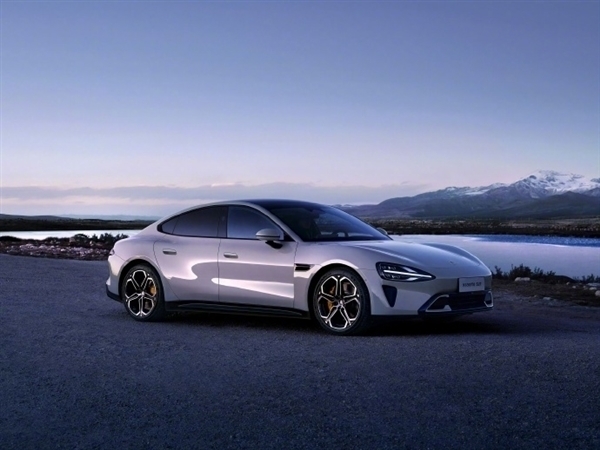 王化回应小米汽车SU7开启预定海报:每日一图的节奏大可不必!