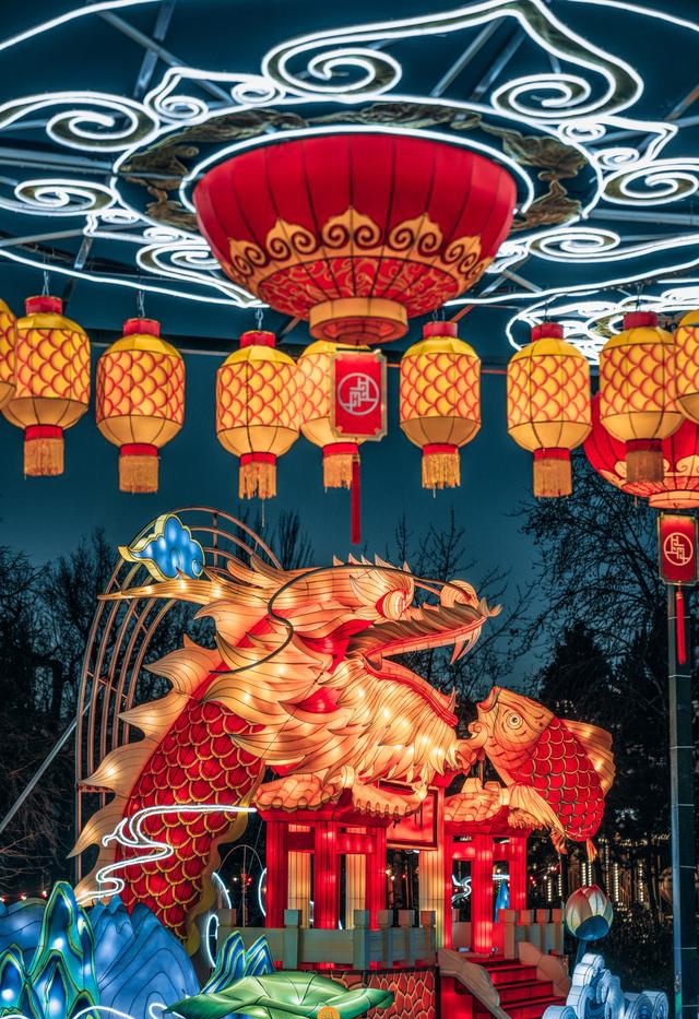 山海有界文化有灵豫园灯会点亮两座时尚之都