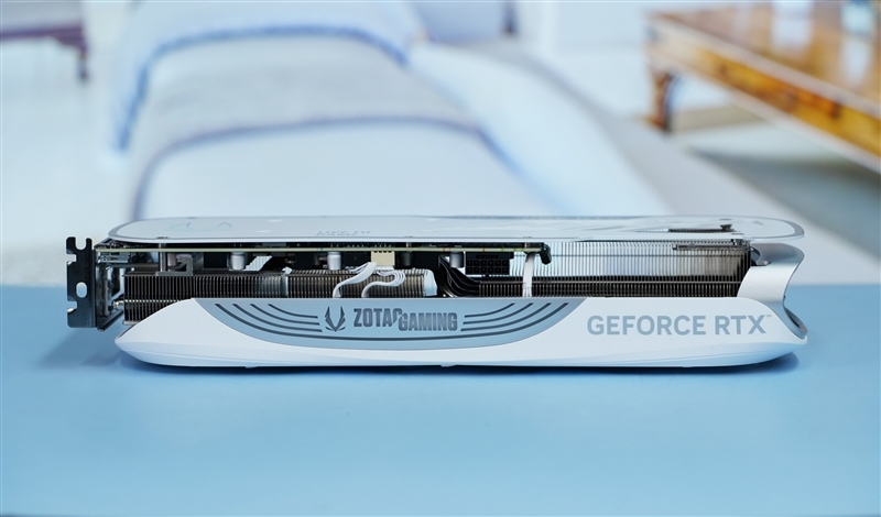 超静音的白色显卡!索泰RTX 4070 Ti SUPER TRINITY OC月白评测: 罕见高频率