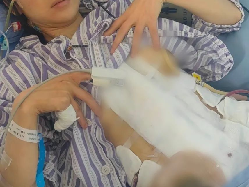 小谢最后一次被家暴后，身上四处重伤二级，需要带着粪袋生活