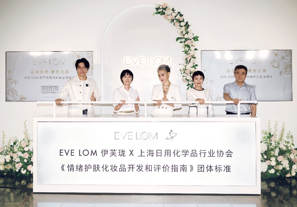 EVE LOM 