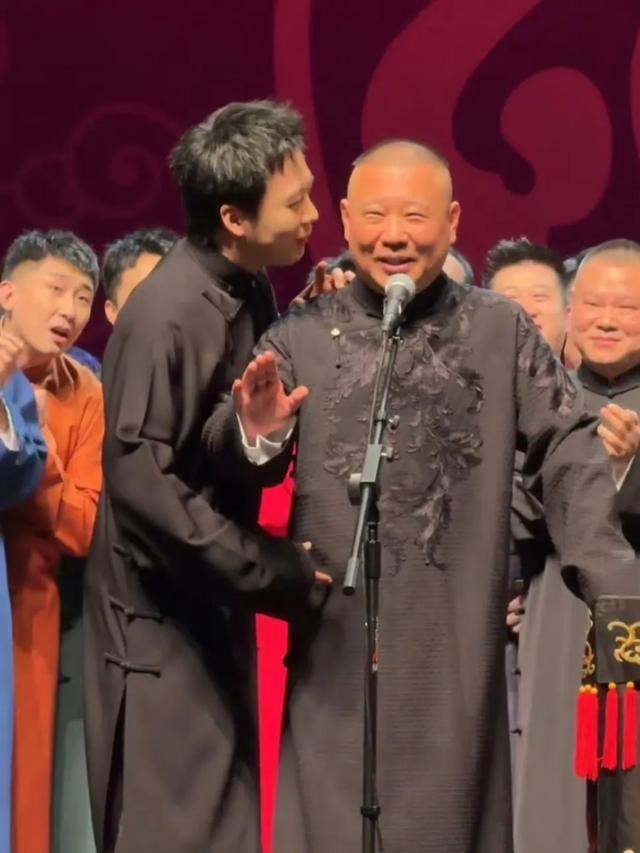 德云社封箱庆典好精彩，郭德纲于谦合体表演，岳云鹏当场落泪
