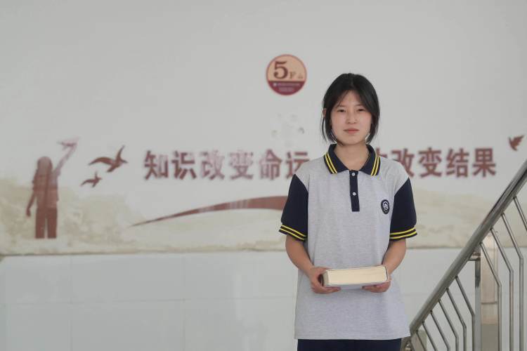 据悉，6月23日，姜萍会回到学校准备期末考试。上游新闻记者 时婷婷 摄