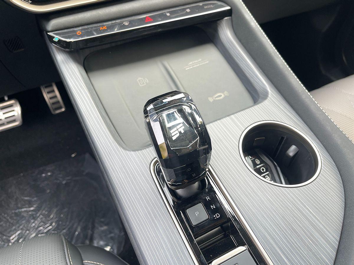 买不起理想L7可以看看TA,P2+P3双电机有创意,捷途山海L9实拍