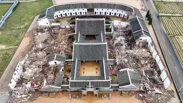 大面积坍塌后的官田李氏大宗祠。图/视频截图