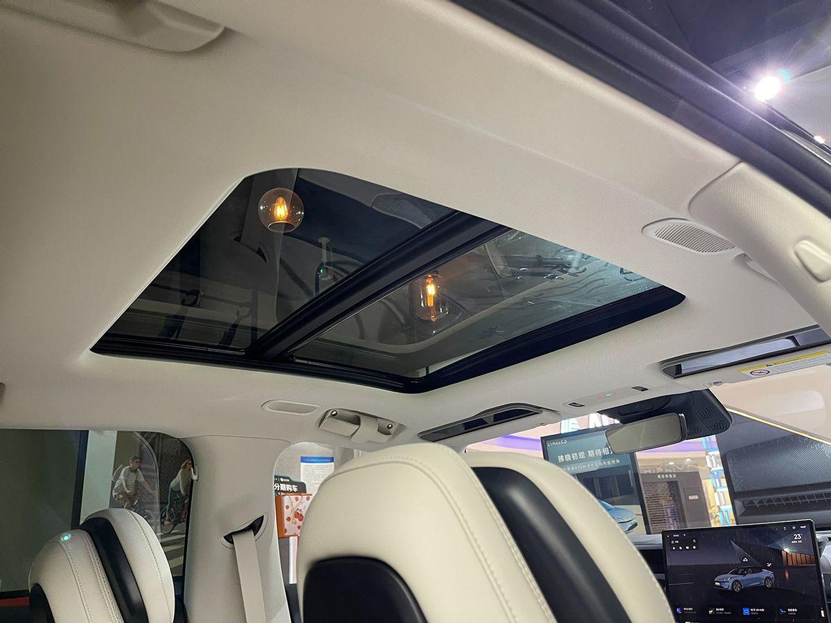 领克07实拍:预售18万元起,驼背车顶有争议,TA和海豹DM-i选谁?