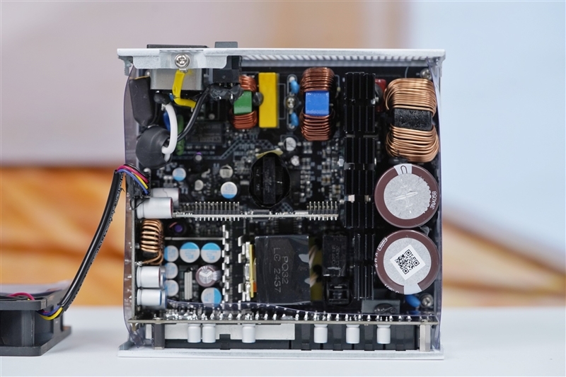 鑫谷电源翻身之作!昆仑九重KE-1300P评测:噪音极低 12V输出电压稳得没治了