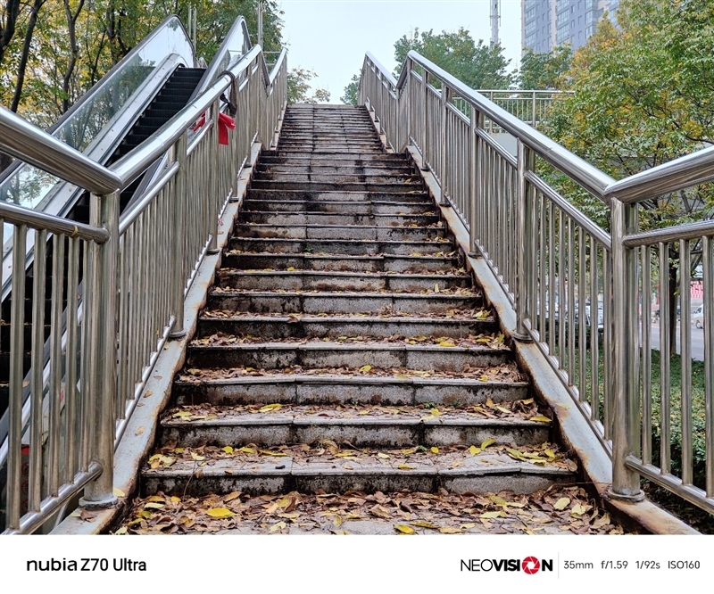 颜值巅峰 极简交互!努比亚Z70 Ultra深度评测:未来手机发展趋势风向标