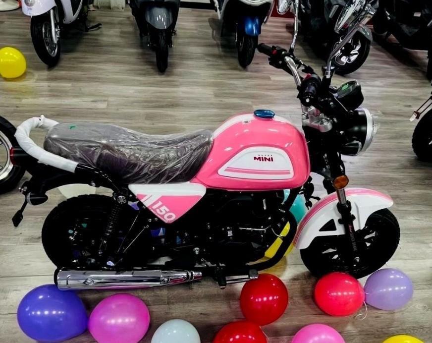 相宜女生的小摩托！银钢SuperMini，售价8980元，领有12.5L大油箱