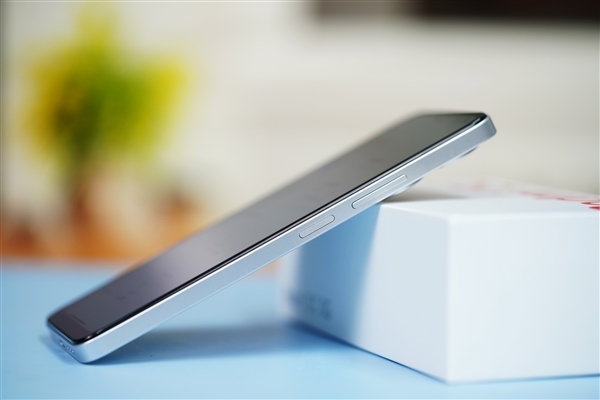 749元5G入门神机!Redmi 13C彩虹星纱图赏