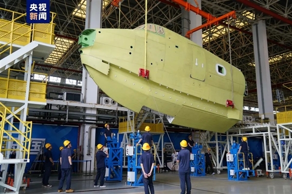 我国水陆两栖大飞机AG600小批量生产启动!适航证快到手了