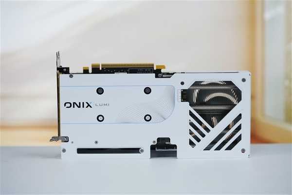 纯白双风扇!傲世追日Intel锐炫B580 OC显卡图赏