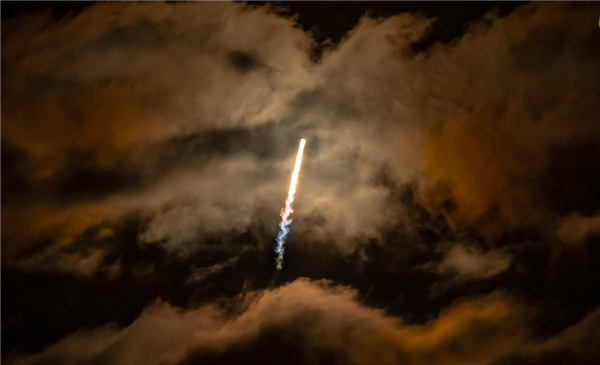 Spacex完成第300次罪效辐射！3天一领 基础停没有下来
