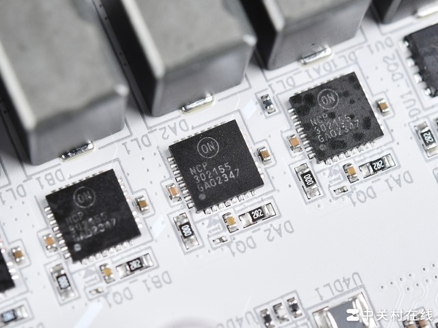 轻松超频锐龙7 8700G 技嘉B650E冰雕X主板评测