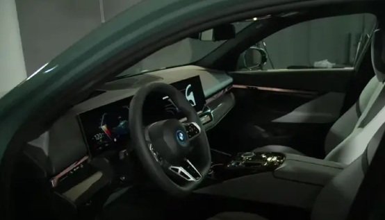 “瓦罐迷”狂喜!全新宝马i5旅行版车型实车曝光 有望2月发布