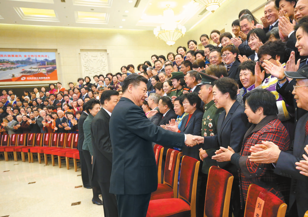 2016年12月12日，中共中央总书记、国家主席、中央军委主席习近平在北京会见第一届全国文明家庭代表。 来源：新华社