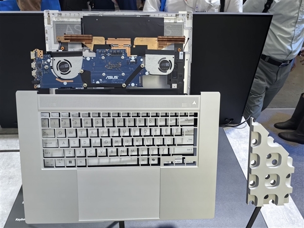 新一代锐龙AI PC处理器加持!华硕灵耀16 Air/ProArt创系列实拍