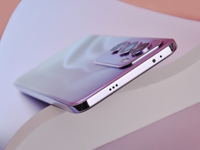 OPPO Reno12 Pro 全面评测,超美小直屏,创造千禧时尚新风潮