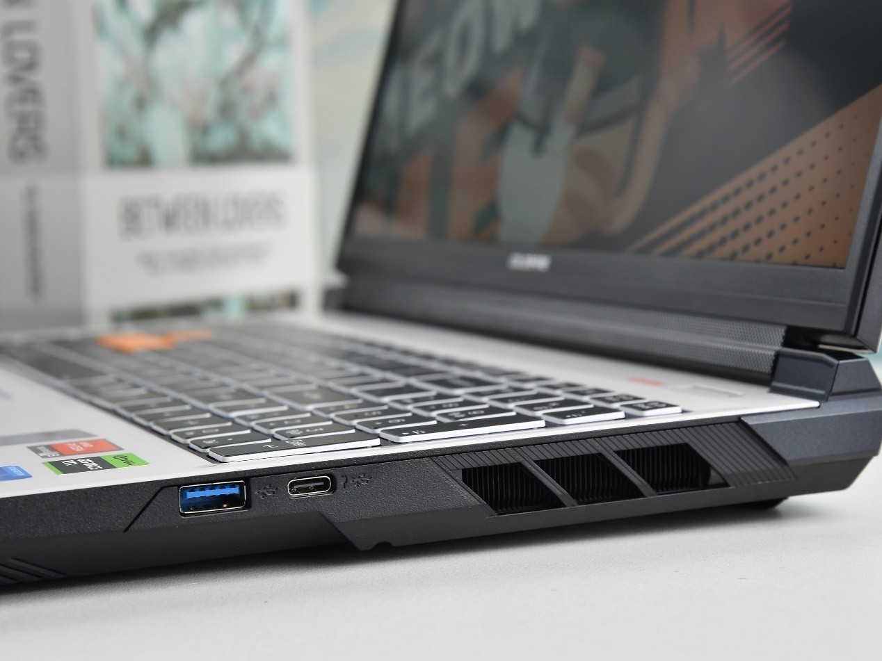 COLORFIRE MEOW R16游戏本评测:超级AI全能游戏体验