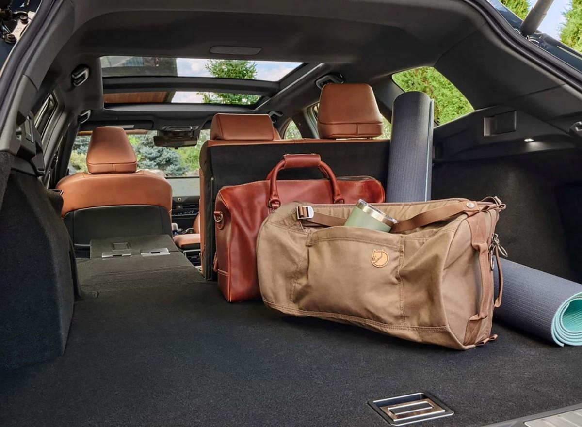 丰田睡醒了?续航超1200km 皇冠插混车型10月上市 卖20万能行吗?