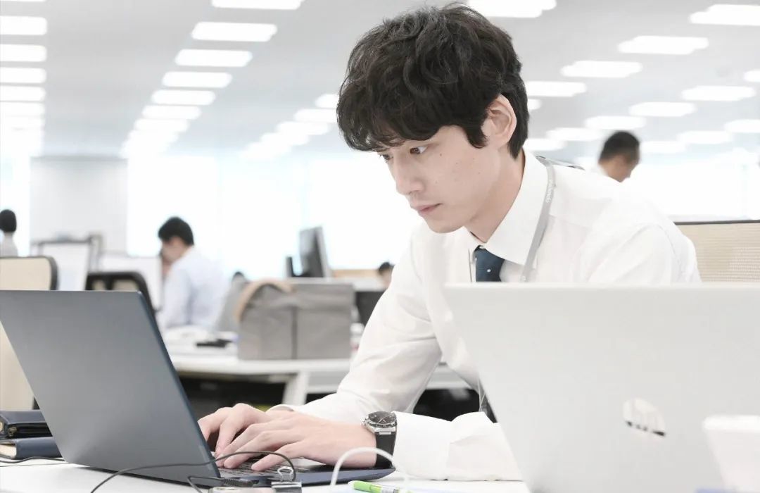 (图/《只是在结婚申请书上盖了章》)