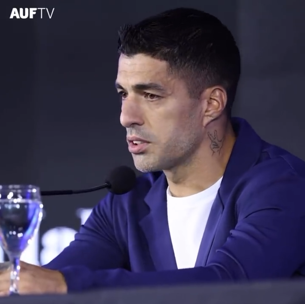 结束17年国家队生涯！37岁乌拉圭前锋苏亚雷斯官宣从国家队退役_凤凰网