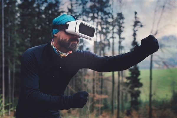 中国XR开导迎剧变：AR眼镜销量大涨40% VR狂跌箝制