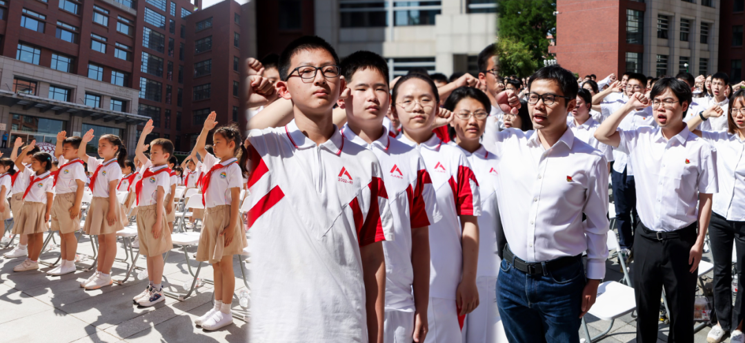 ▲ 2024年5月30日，中国人民大学举行 “红色基因 薪火相传” 大中小学生入党入团入队集中宣誓活动，300名新发展党员、300名新发展团员、300名新入队队员参加。