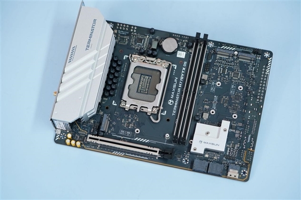 正面没有一根线!铭瑄H770YTX D5 WIFI主板图赏