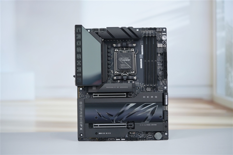 ROG CROSSHAIR X870E HERO主板首发评测：9000系锐龙满血旗舰搭档 AI智能超频让小白误差榨干潜能