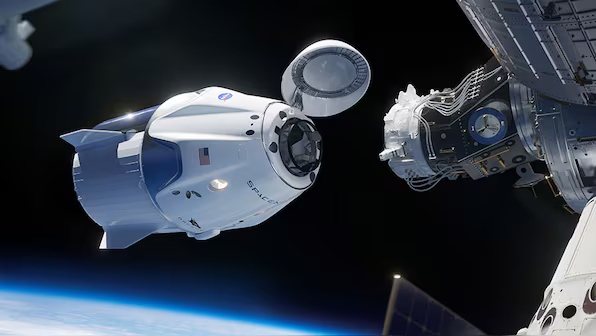 马斯克SpaceX救场！美滞留太空宇航员2025年2月搭龙飞船返回地球