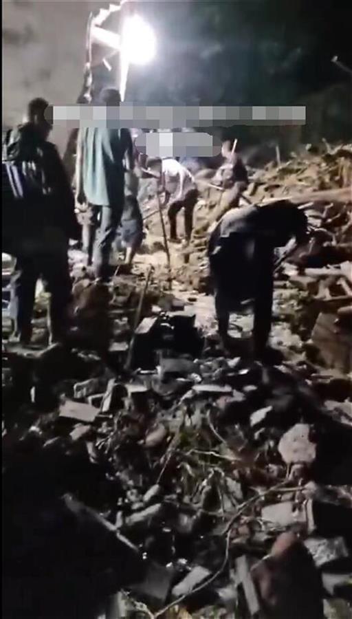安徽歙县山体滑坡致村民被埋，官方：人已救出，遗憾已无生命体征