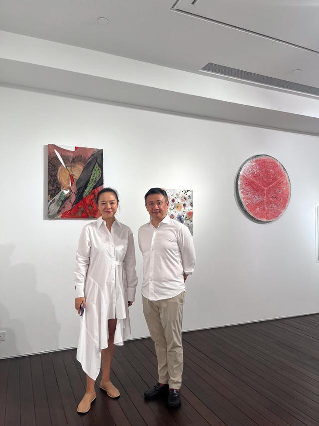 ▲ 展览开幕现场,右一为香港大馆当代美术馆艺术主管皮力