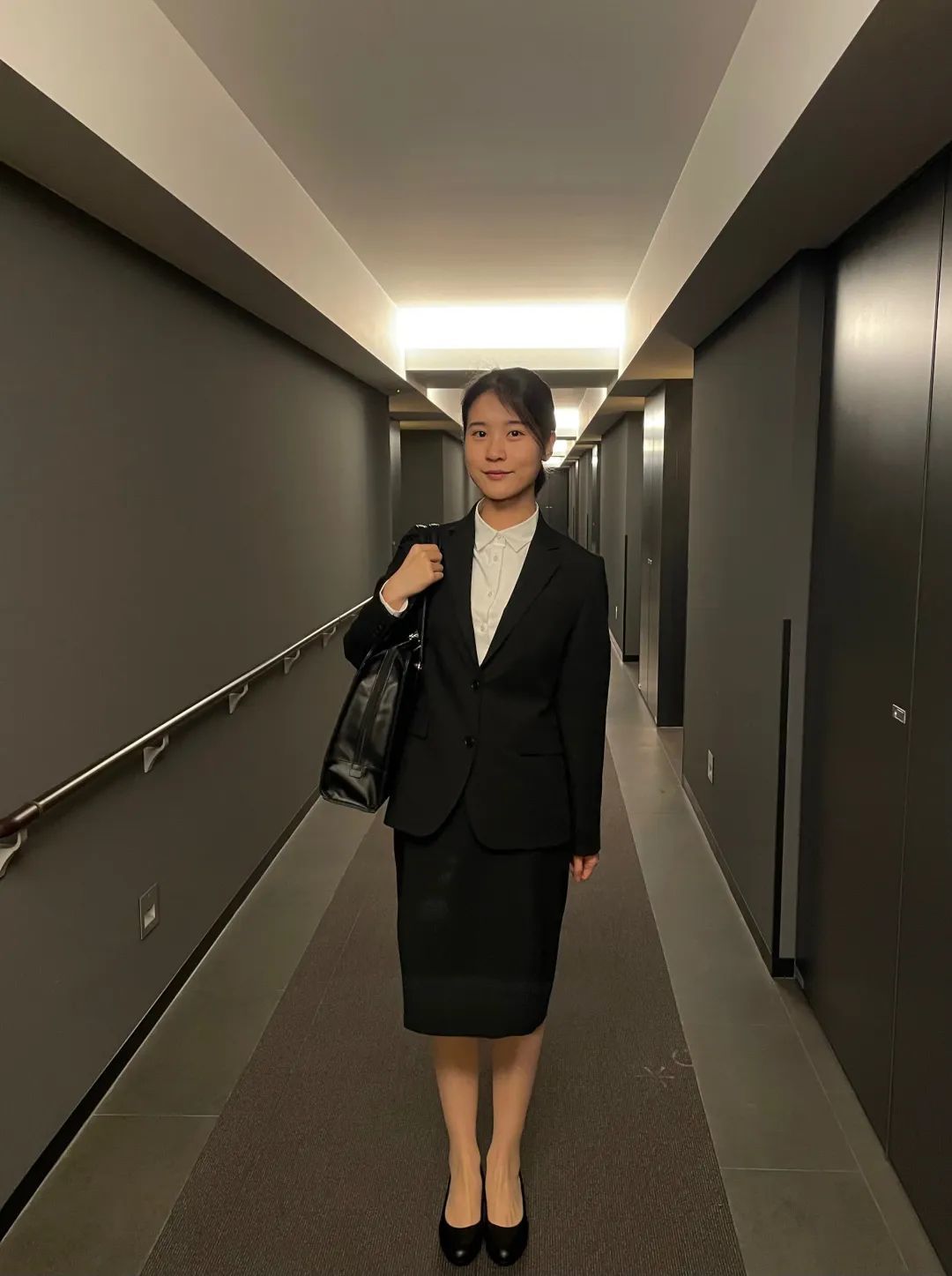 琪琪豆豆 为了参加日本新卒就职活动买的统一制式服饰。(图/受访者供图)