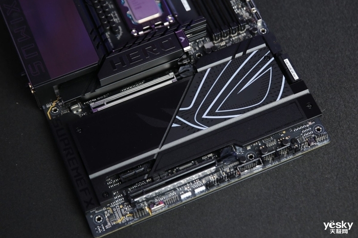 ROG MAXIMUS Z890 HERO主板+龙神3 EXTREME礼盒开箱:顶级配置,信仰拉满