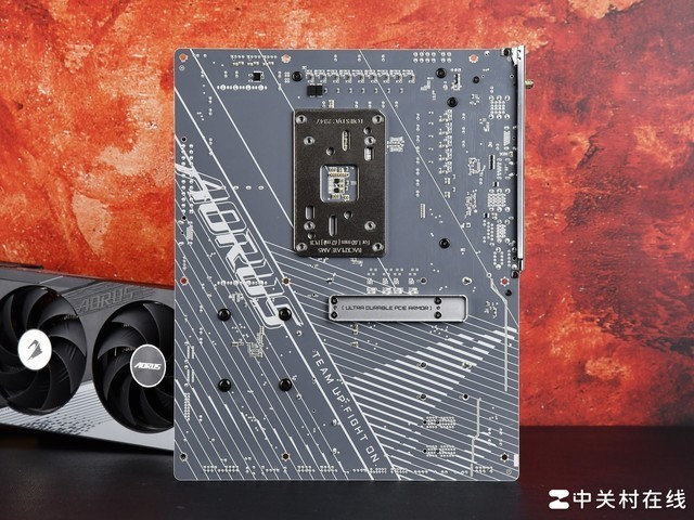 轻松超频锐龙7 8700G 技嘉B650E冰雕X主板评测