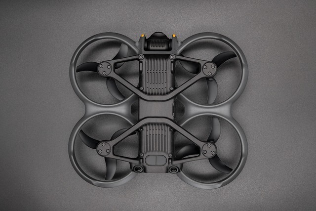 大疆Avata 2评测:新增一键花飞,自带桨保零基础上手的飞行体验无人机