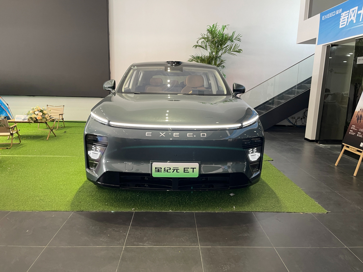 外观不够原创,座椅功能很多,增程纯电双修,星纪元ET实拍
