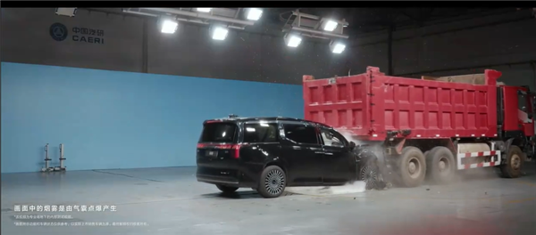 双A柱设计硬刚大货车!全新极氪009成功通过连环追尾测试