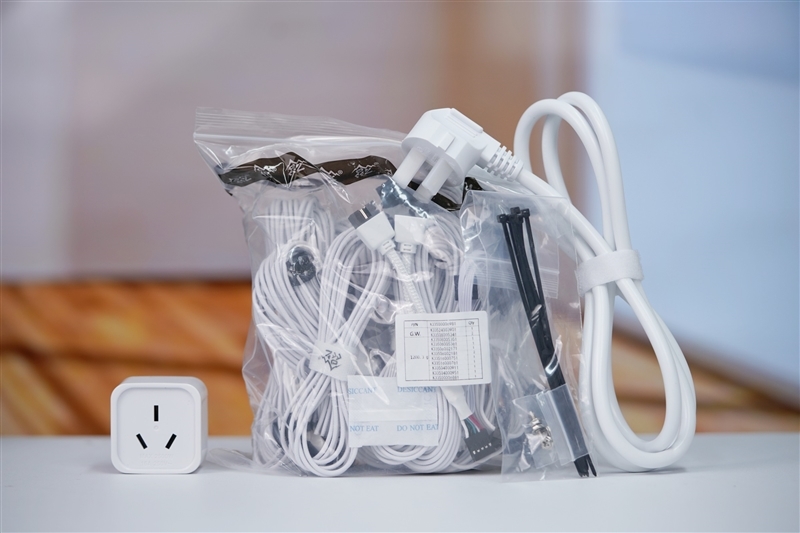 鑫谷电源翻身之作!昆仑九重KE-1300P评测:噪音极低 12V输出电压稳得没治了