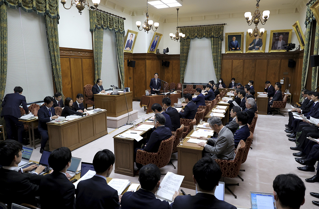 当地时间2024年2月29日，日本东京，日本首相岸田文雄在国会大厦出席众议院政治伦理审查会会议。视觉中国 图