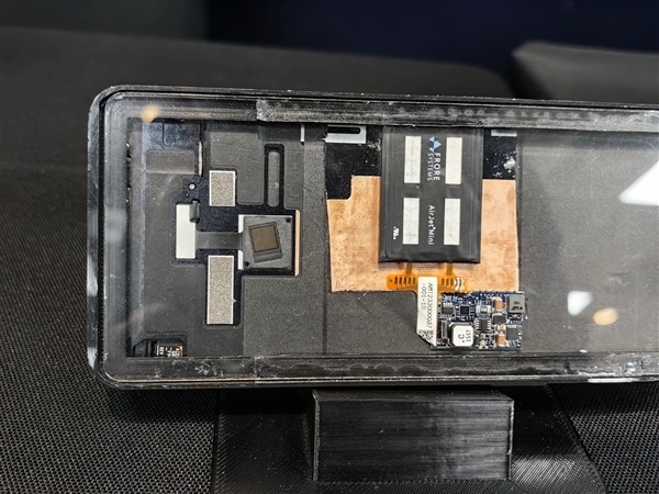 揭秘全球首个固态主动散热AirJet:区区2.5mm/8g!风扇热管都洗洗睡吧