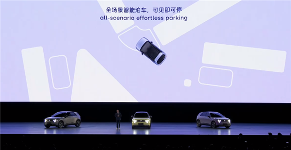 蔚来全新品牌萤火虫首车亮相:独树一帜“三眼灯”